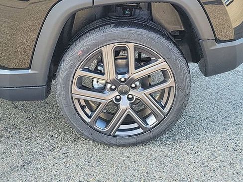 New 2026 Jeep Compass Latitude image 18