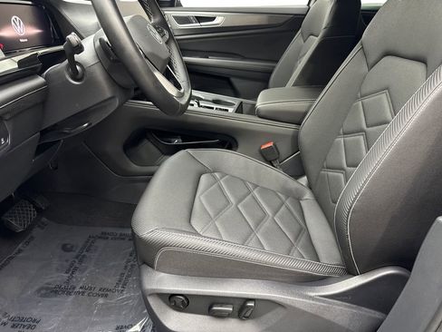 Used 2025 Volkswagen Atlas Cross Sport SE FWD image 26