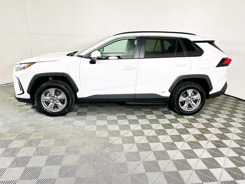 Used 2024 Toyota RAV4 XLE AWD/4WD image 6