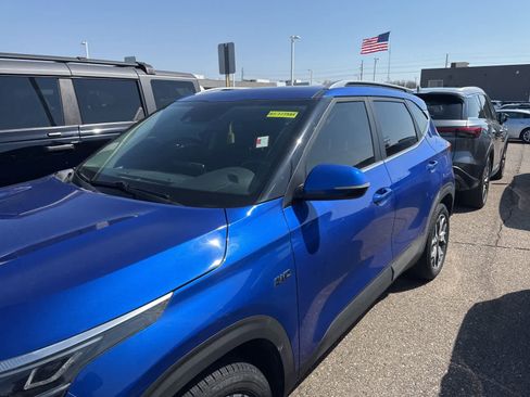 Used 2021 Kia Seltos EX image 17