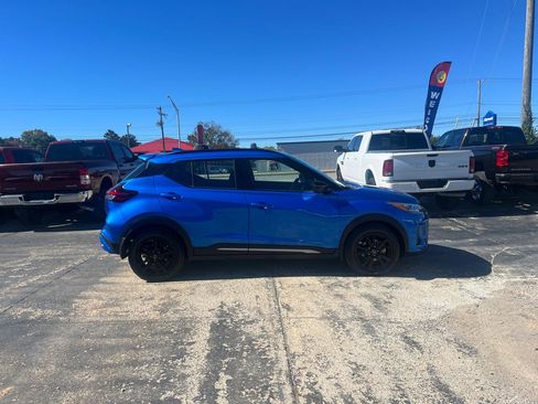 Used 2023 Nissan Kicks SR FWD image 2