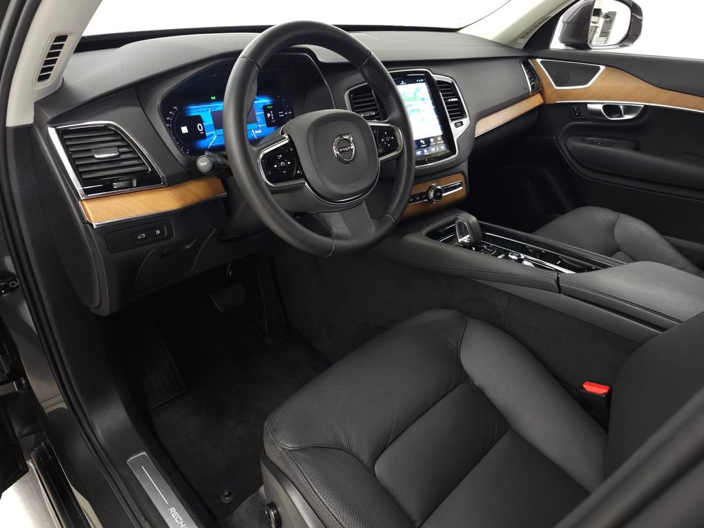 Certified 2024 Volvo XC90 T8 Plus w/ Protection Package AWD/4WD image 17