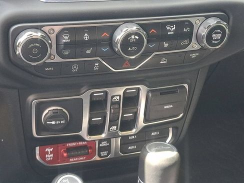 Used 2023 Jeep Gladiator Rubicon w/ Cold Weather Group AWD/4WD image 15