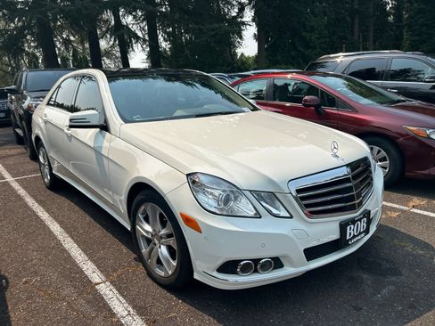 Used 2010 Mercedes-Benz E 350 4MATIC Sedan image 3
