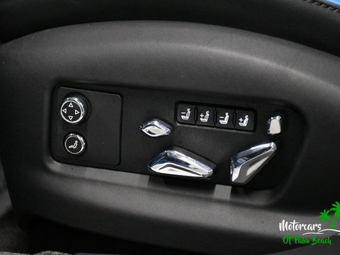 Used 2025 Bentley Flying Spur Plug-In Hybrid image 24