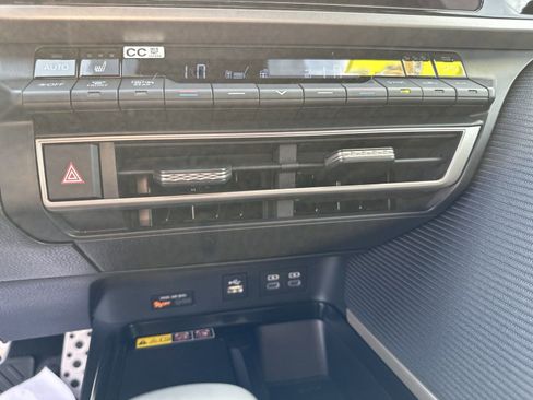 Used 2025 Toyota Camry SE w/ Convenience Package AWD/4WD image 26