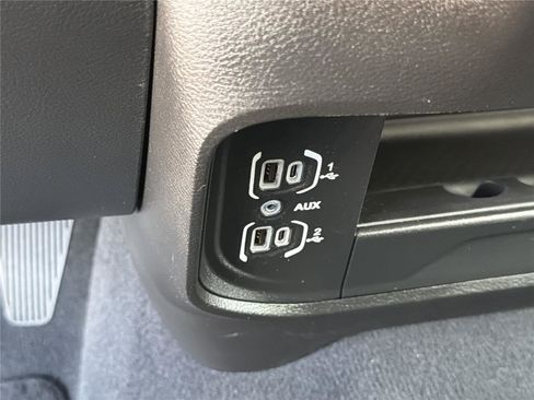 Used 2024 RAM 2500 Big Horn w/ Safety Group image 30