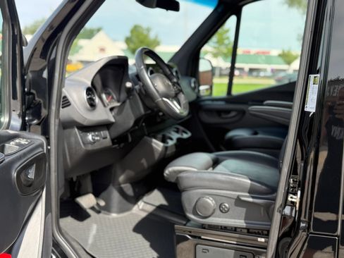 Used 2020 Mercedes-Benz Sprinter 2500 image 11