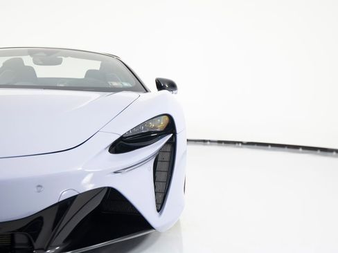 Used 2025 McLaren Artura Spider image 43