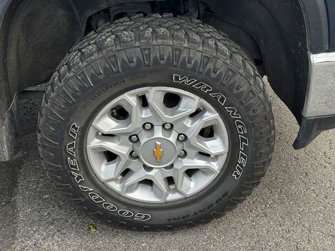 Used 2022 Chevrolet Silverado 2500 LT w/ Convenience Package AWD/4WD image 9