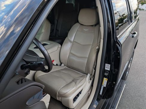 Used 2017 Cadillac Escalade Premium Luxury image 24