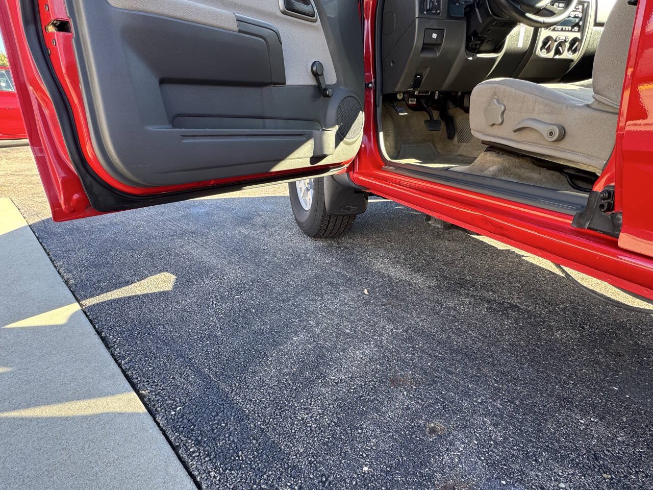 Used 2005 Chevrolet Colorado LS RWD image 16