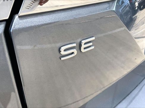 Used 2024 Volkswagen Atlas SE w/ Panoramic Sunroof Package FWD image 32