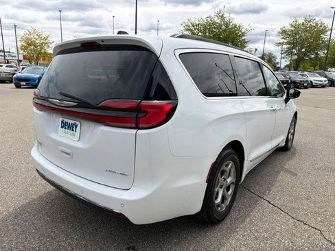 Used 2023 Chrysler Pacifica Limited FWD image 5