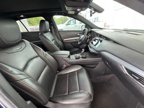Used 2019 Cadillac XT4 Premium Luxury w/ Cold Weather Package AWD/4WD image 16
