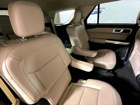 Used 2022 Ford Explorer XLT w/ Equipment Group 202A image 22