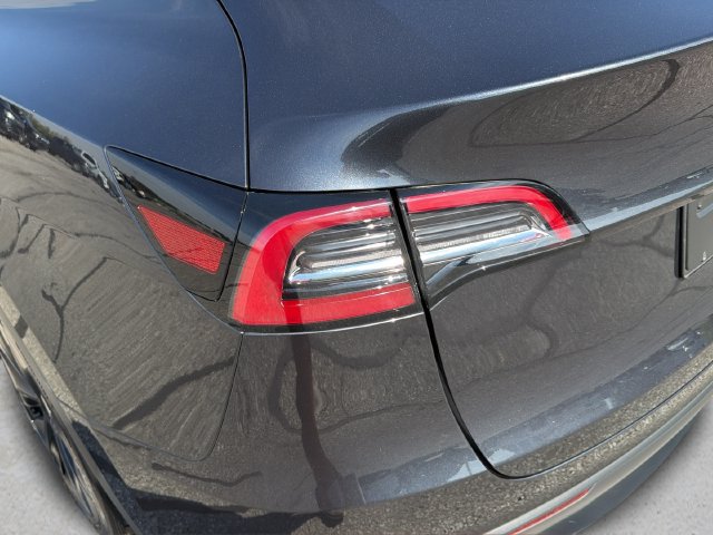 Used 2025 Tesla Model Y Long Range RWD image 27