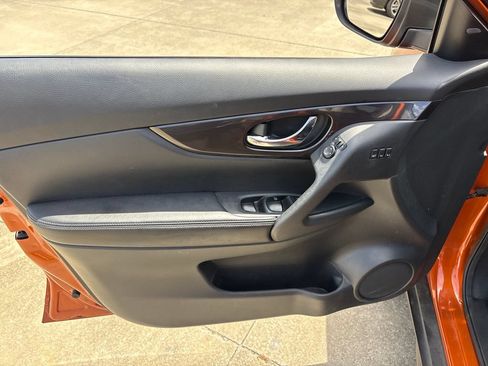 Used 2019 Nissan Rogue SV w/ Sun & Sound Touring Package AWD/4WD image 16