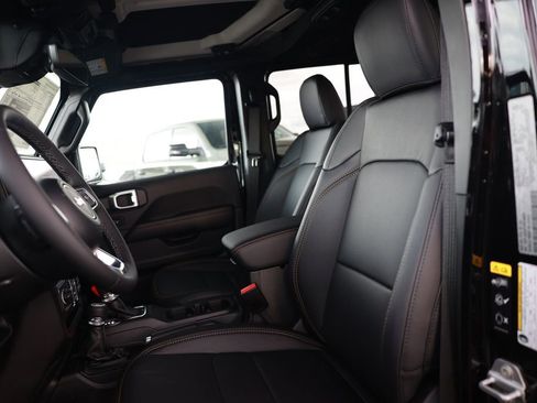 New 2026 Jeep Wrangler Unlimited Sahara AWD/4WD image 16