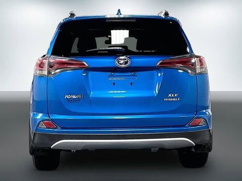 Used 2017 Toyota RAV4 XLE AWD/4WD image 7