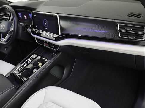 Used 2024 Volkswagen Atlas Cross Sport SEL Premium R-Line image 20