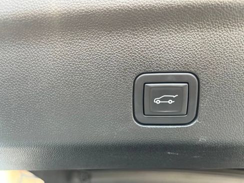 Used 2024 Chevrolet Tahoe High Country AWD/4WD image 10