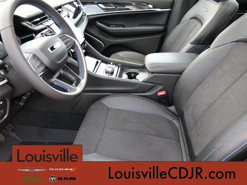 Used 2024 Jeep Grand Cherokee Trailhawk AWD/4WD image 4