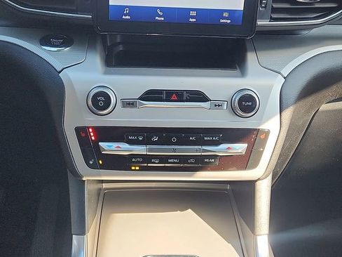 Certified 2022 Ford Explorer XLT w/ Equipment Group 202A AWD/4WD image 18