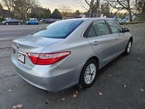Used 2016 Toyota Camry LE image 6