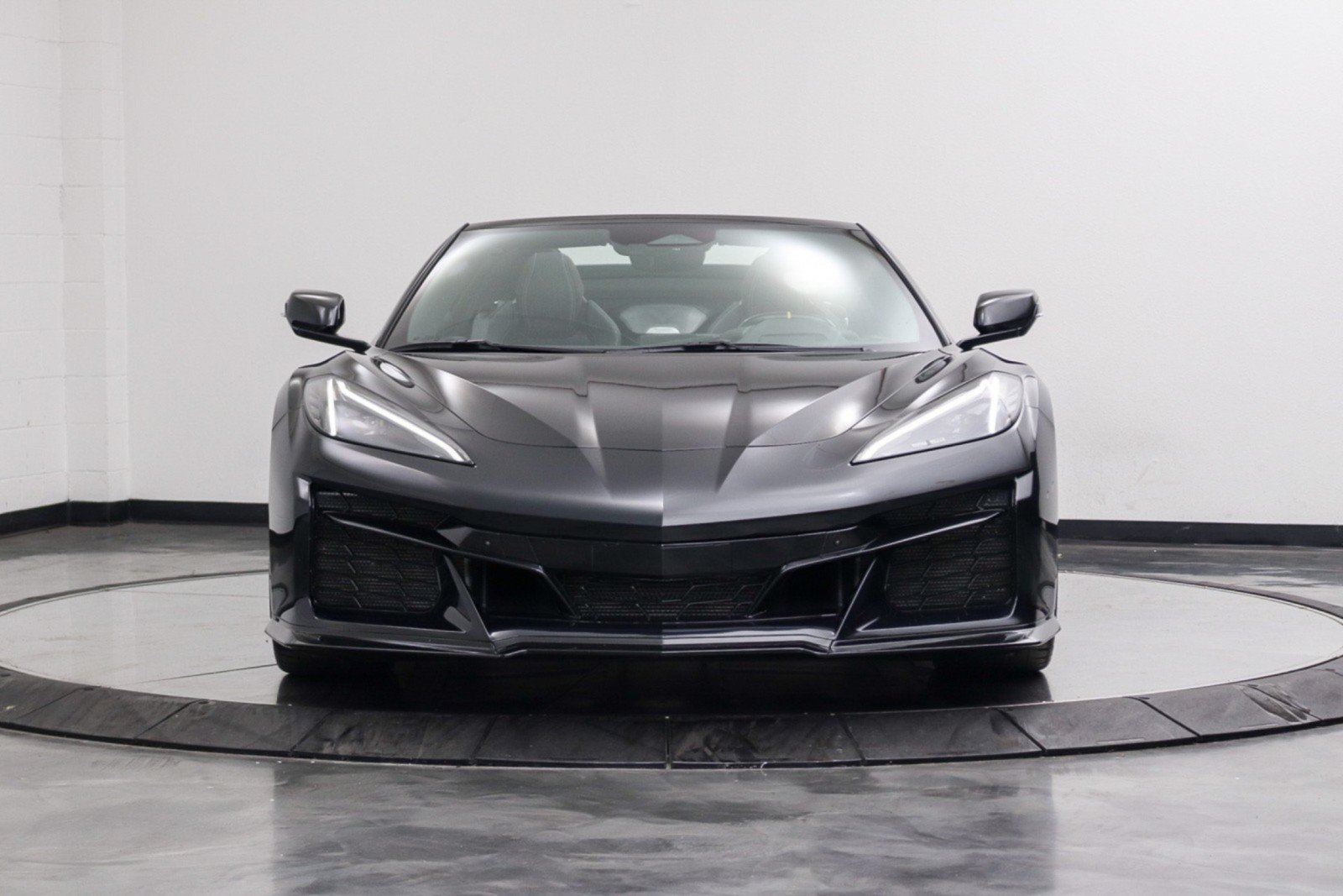 Used 2024 Chevrolet Corvette Z06 RWD image 16