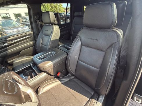 Used 2021 GMC Yukon XL Denali AWD/4WD image 16