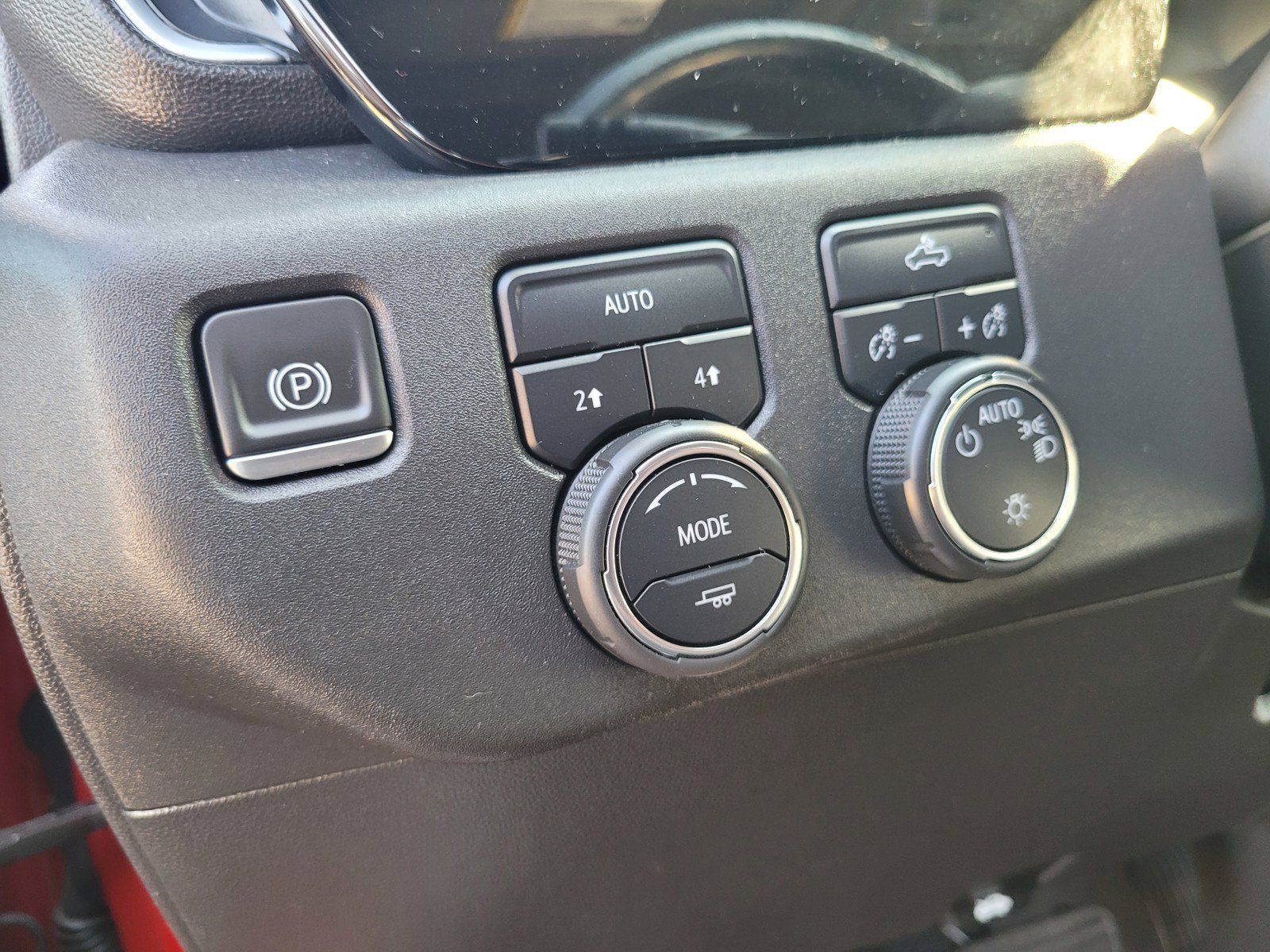 Used 2022 Chevrolet Silverado 1500 LT w/ Leather Package AWD/4WD image 15