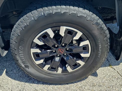 Certified 2024 Nissan Frontier PRO-4X w/ Technology Package AWD/4WD image 7