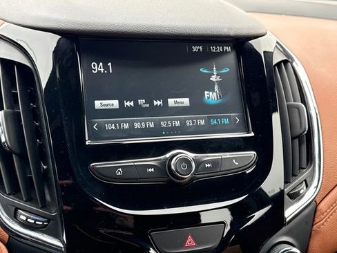 Used 2018 Chevrolet Cruze Premier image 20