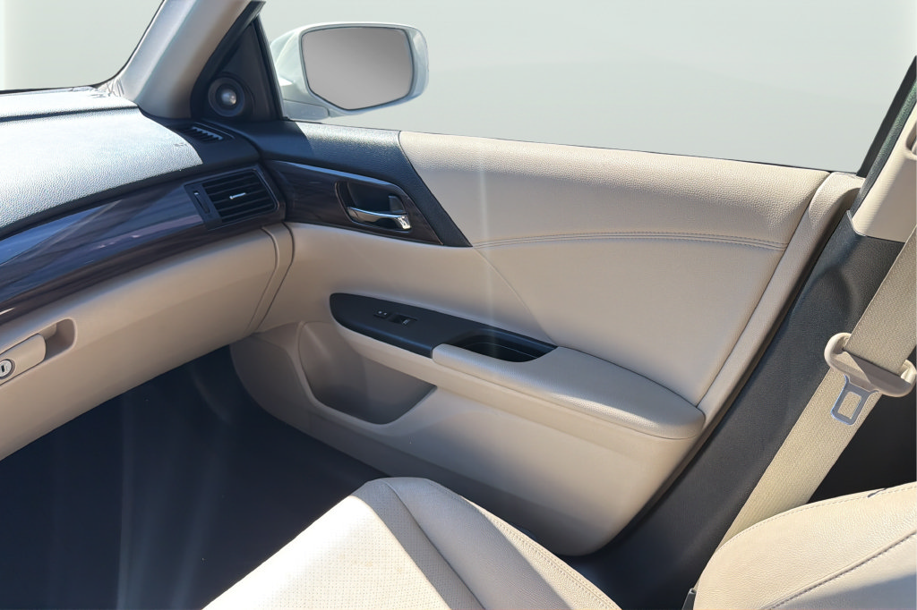 Used 2017 Honda Accord Touring image 17