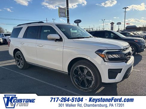 Used 2024 Ford Expedition Limited image 1