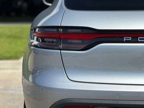 Used 2023 Porsche Macan S AWD/4WD image 11