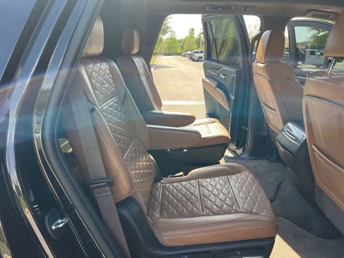Used 2022 Cadillac Escalade Premium Luxury RWD image 43