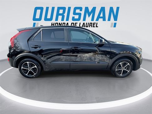 Used 2025 Kia Niro LX image 9