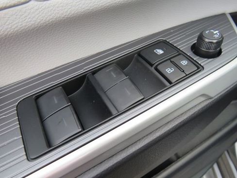 Certified 2026 Toyota Sienna XLE image 41