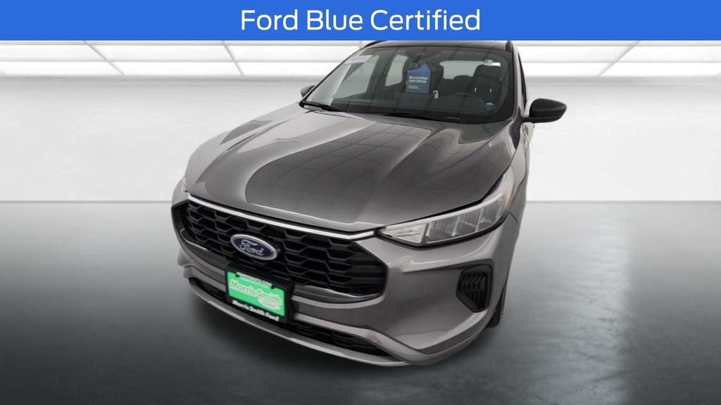 Used 2023 Ford Escape ST-Line w/ Tech Pack #1 AWD/4WD image 2