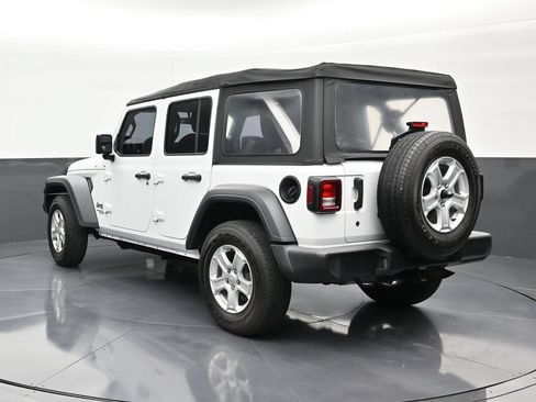 Used 2018 Jeep Wrangler Unlimited Sport AWD/4WD image 3