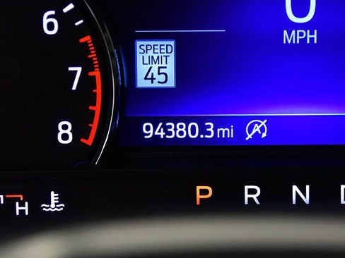 Used 2020 Ford Explorer XLT w/ Equipment Group 202A AWD/4WD image 18