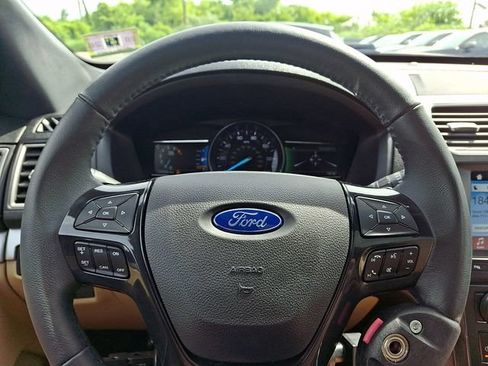 Used 2017 Ford Explorer XLT w/ Equipment Group 202A AWD/4WD image 19