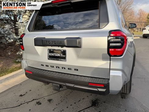 Used 2025 Toyota 4Runner SR5 image 30
