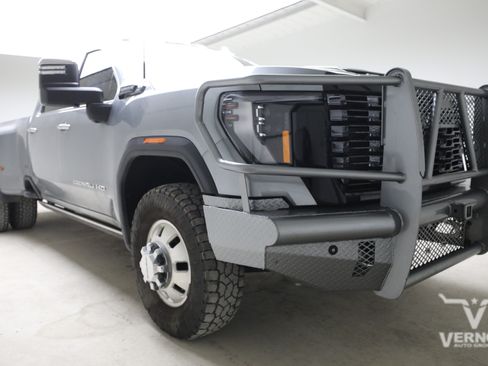 Used 2025 GMC Sierra 3500 Denali Ultimate AWD/4WD image 6