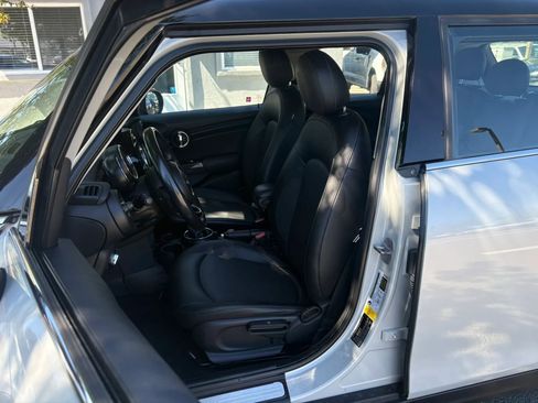 Used 2015 MINI Cooper 4-Door Hardtop image 10
