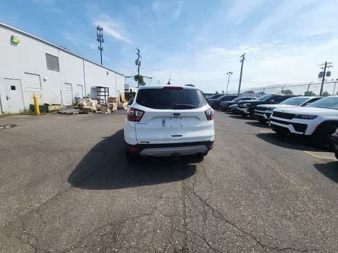 Used 2018 Ford Escape SE w/ SE Sync 3 Package AWD/4WD image 15