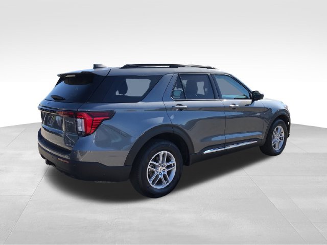 Used 2025 Ford Explorer Active AWD/4WD image 2