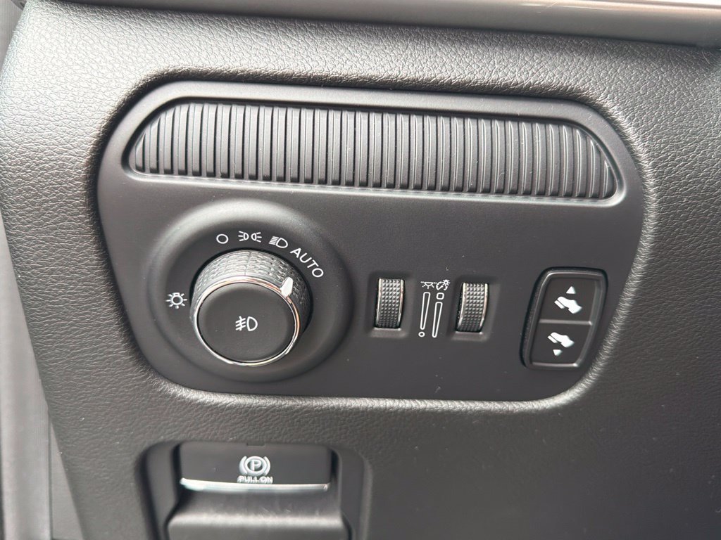 Used 2024 Jeep Wagoneer Series III AWD/4WD image 29